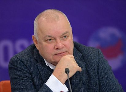 Киселев ответил на слова Андреевой об агрессии на русском ТВ