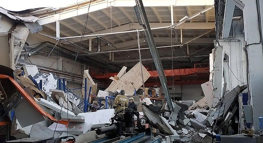 Три человека погибли в подмосковном Дзержинском при обрушении кровли производственного здания