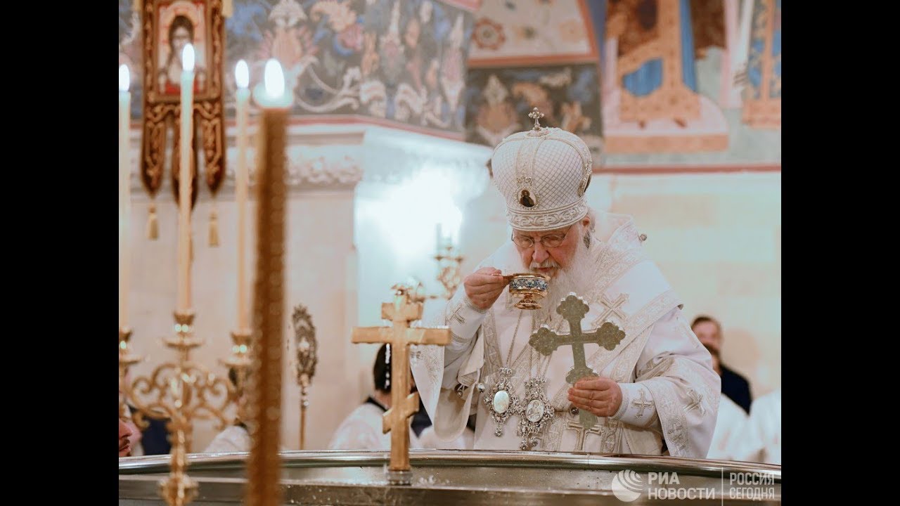 Патриарх Кирилл проводит крещенское богослужение