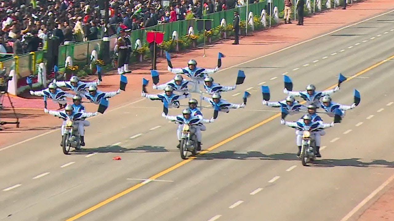 Трюки от индийских мотоциклистов в День республики