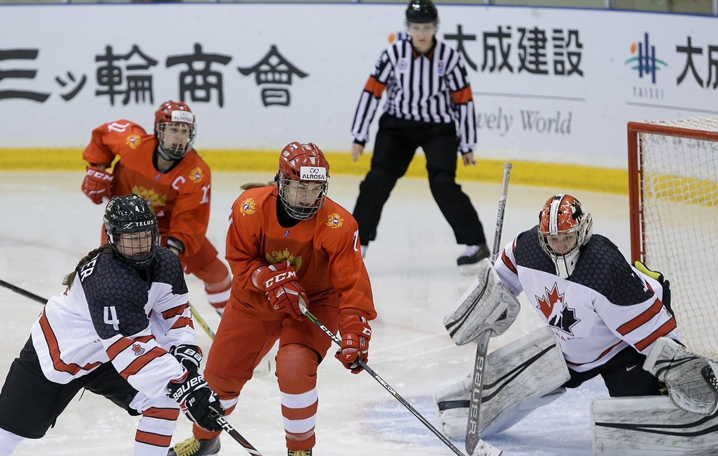 Русские хоккеистки проиграли команде из Канады в полуфинале молодежного ЧМ