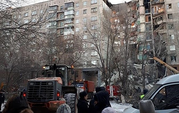 В Магнитогорске из-за взрыва газа обвалился подъезд дома