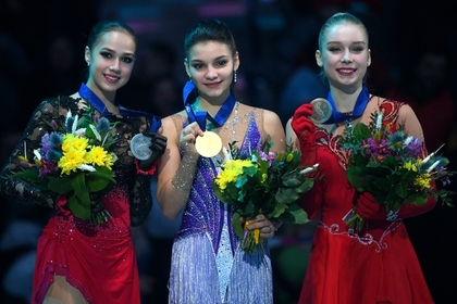 Фигуристка Самодурова выиграла у Загитовой «золото» чемпионата Европы
