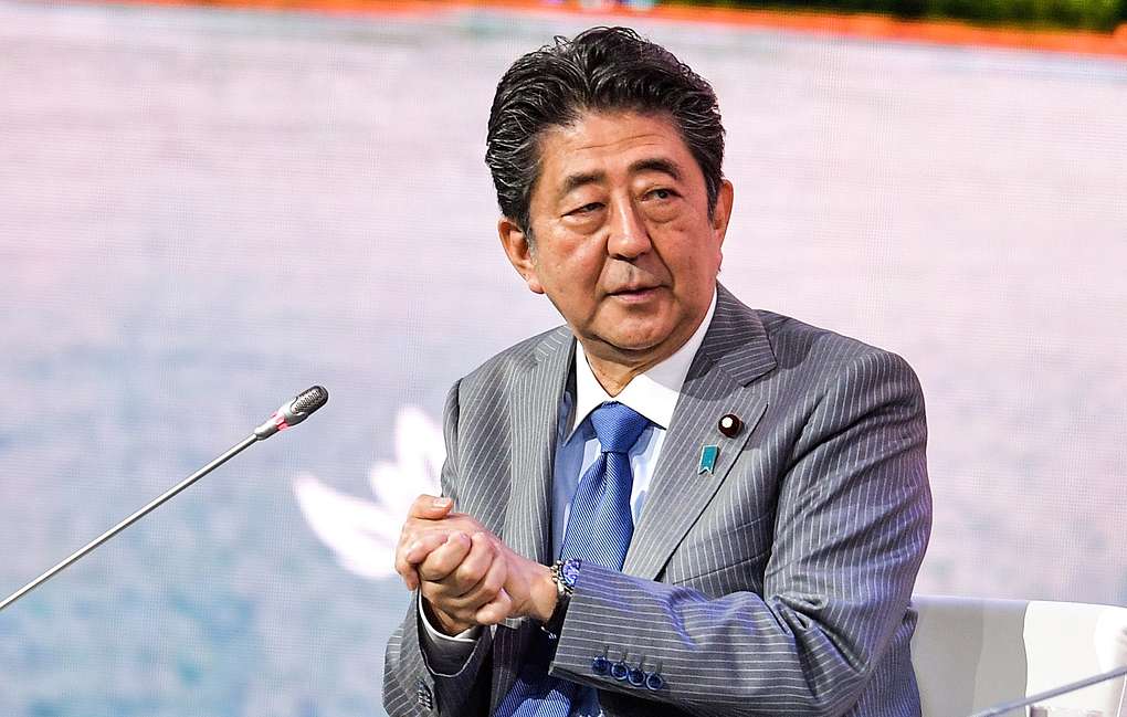 Абэ готов терпеть критику для продвижения переговоров по мирному контракту с Россией