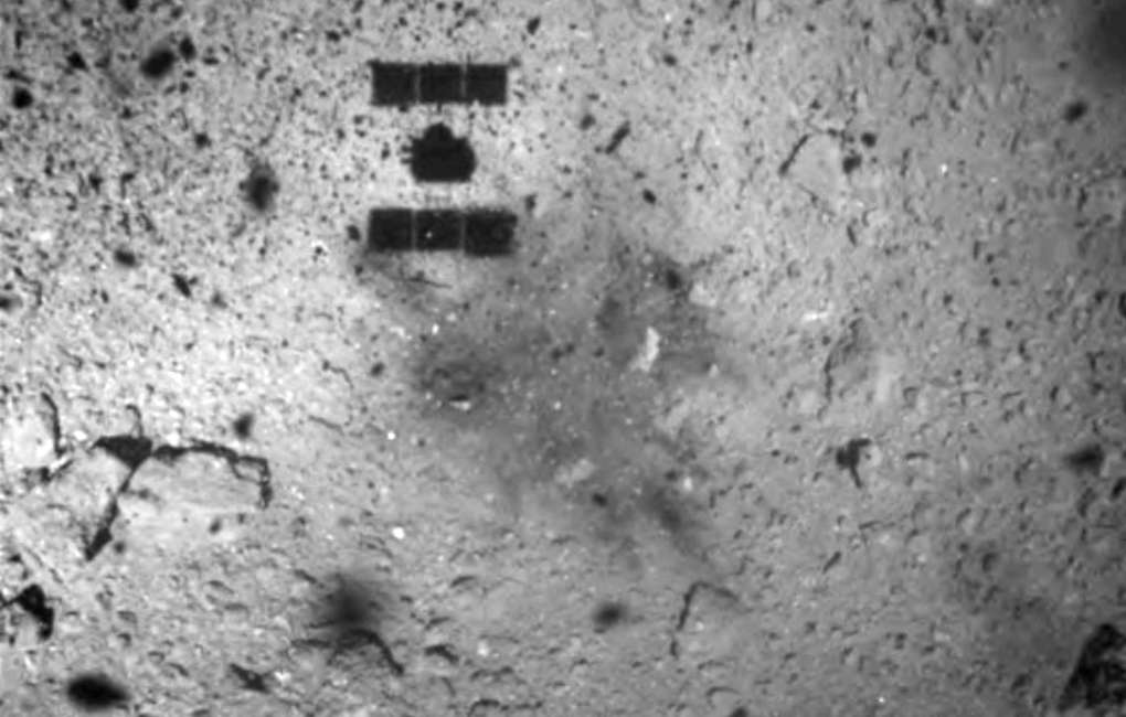 Японский зонд «Хаябуса-2» совершил посадку на астероид после четырех лет полета