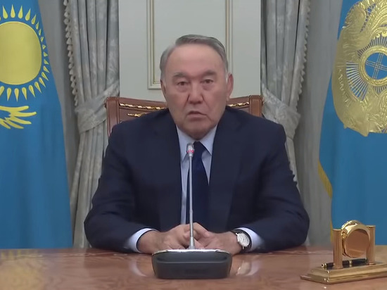Назарбаев распорядился убрать надписи на русском с казахстанских денежных средств
