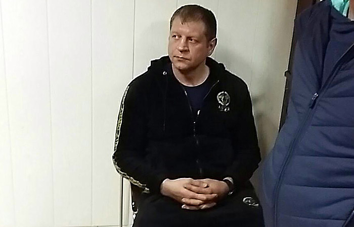 Солдата Александра Емельяненко задержали за пьяную езду на золотом «Мерседесе» в Кисловодске