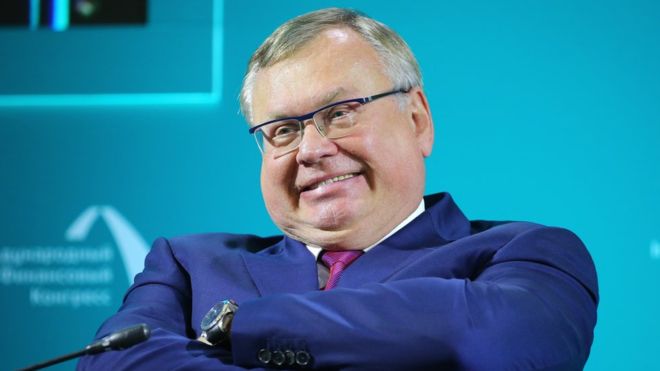 Роскомнадзор заблокировал около тысячи публикаций о главе ВТБ Костине