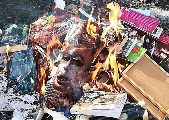 В Польше священники публично сожгли на костре книги о Гарри Поттере