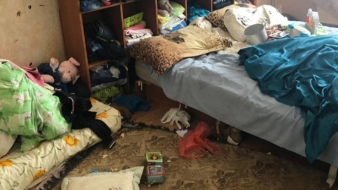 Четверых отысканных в захламленной квартире детей передали органам опеки в Мытищах — МВД