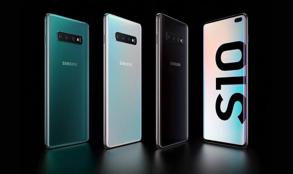 Самсунг отложил запуск телефона со складывающимся дисплеем Galaxy Fold