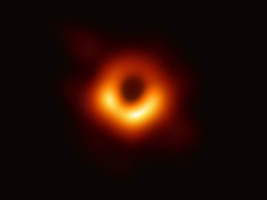 Сфотографированной в первый раз в истории черной дыре дали имя из гавайской мифологии