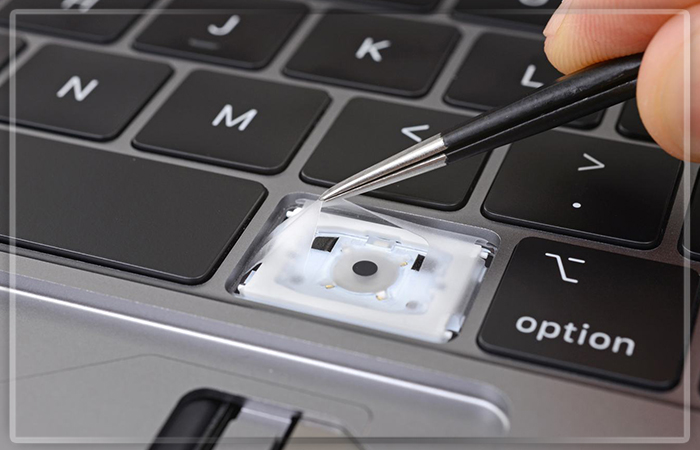 Юзеры ноутбуков Apple последней версии пожаловались на залипание клавиш
