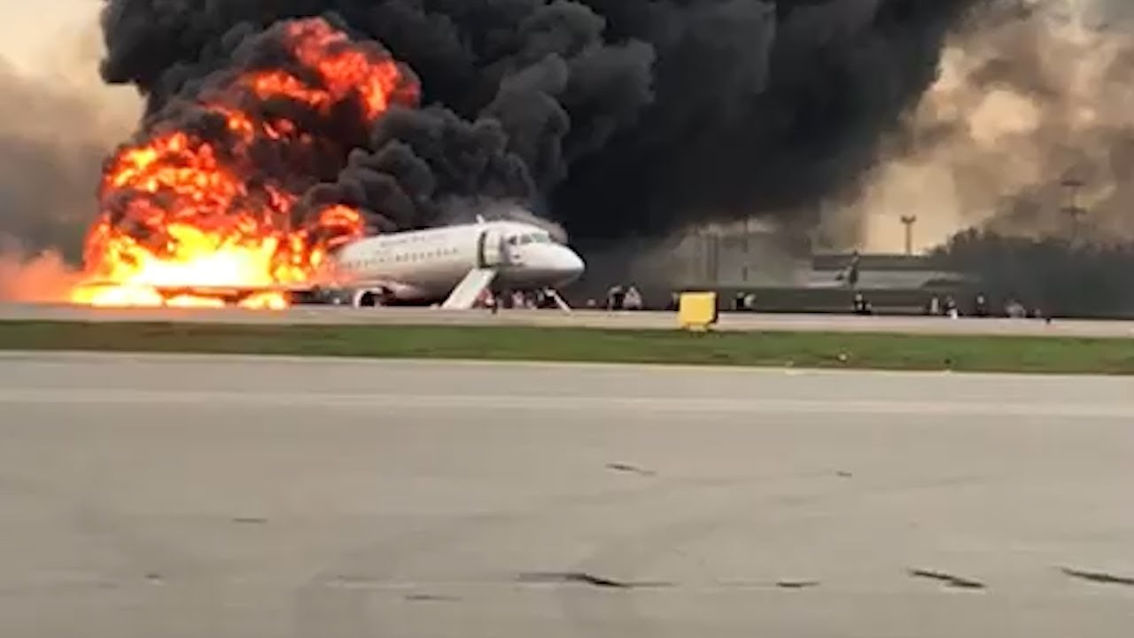 Пассажирский самолет загорелся в Шереметьево