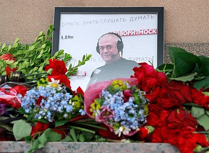 Российские пропагандисты на фейк-похоронах Доренко «говорили» с мертвой певицей