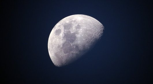 Неизвестный объект врезался в Луну во время затмения