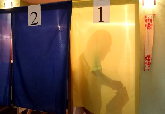 Экзитпол: партия Зеленского лидирует на выборах в Раду