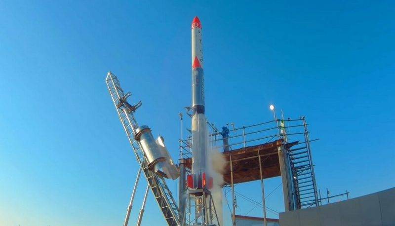 В Японии личная ракета MOMO-4 упала в море после запуска