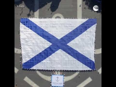 В Кронштадте развернули огромный Андреевский флаг