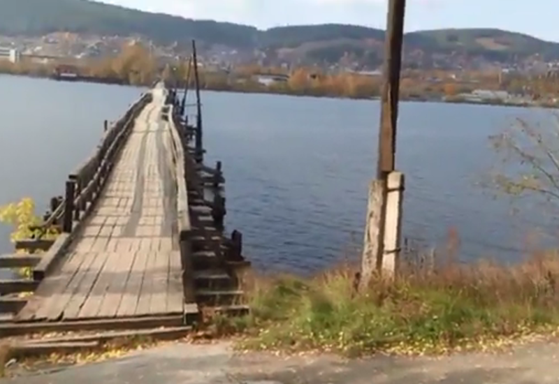 Самый длинный пешеходный мост РФ обвалился