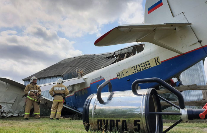 В Чечне легкомоторный самолет упал на личный дом