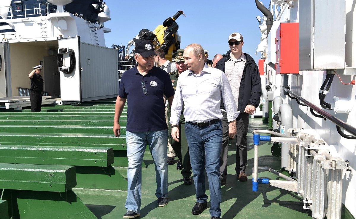 Путин спустился в батискафе на дно Финского залива