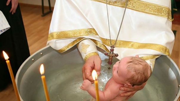Священник, на которого написали объявление за грубое крещение: «Моей вины никакой нет»