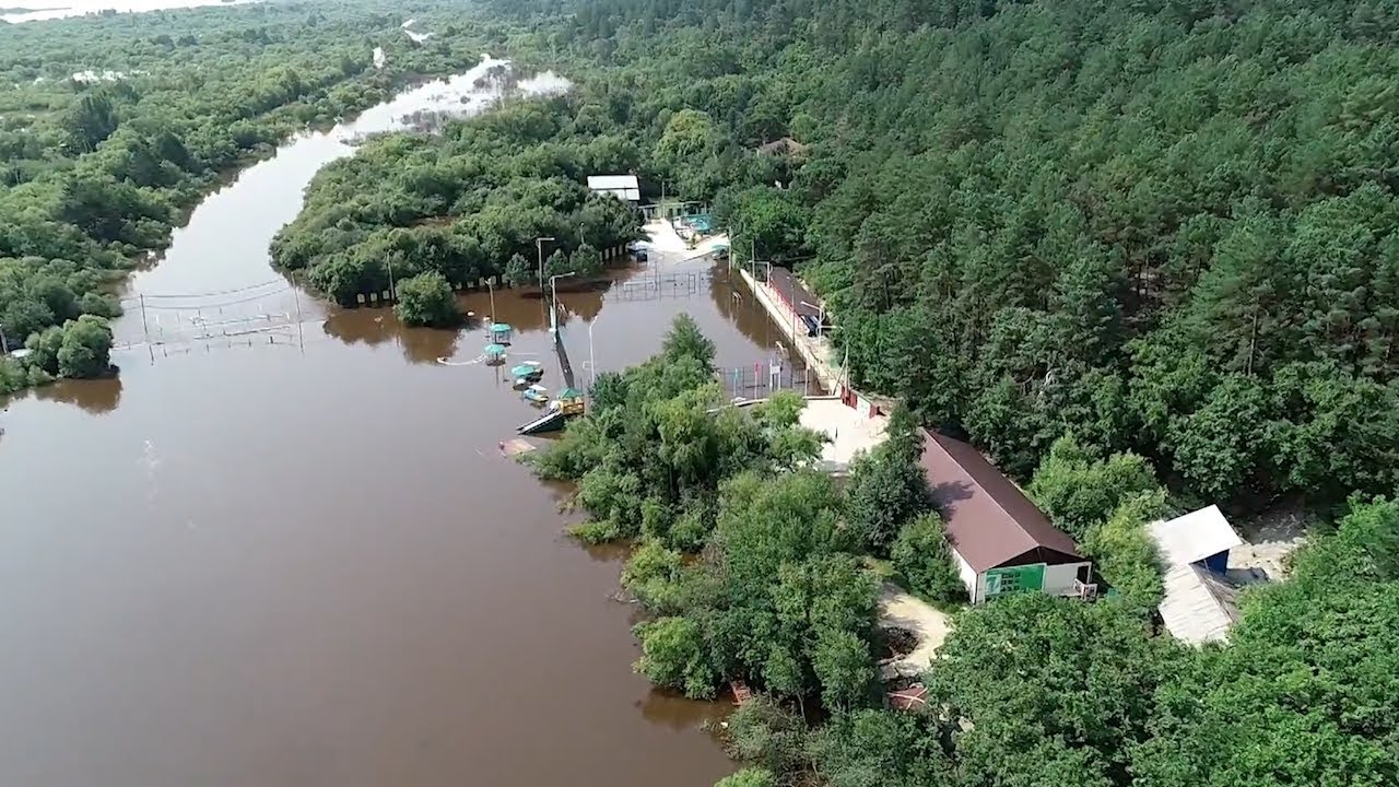 Река затопила детский лагерь