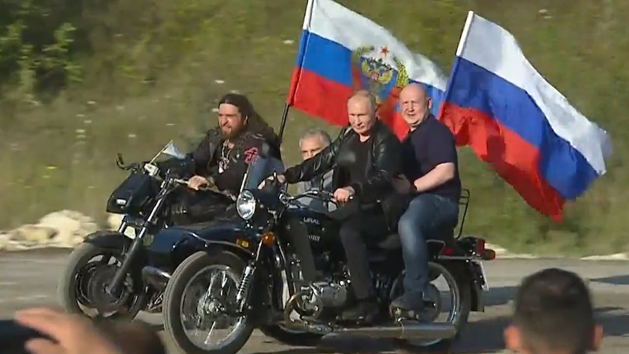 Путин в Крыму пообщался с байкерами
