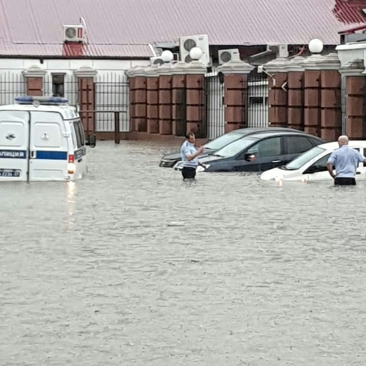 Граждане Сочи проинформировали о подтоплениях улиц в результате дождей