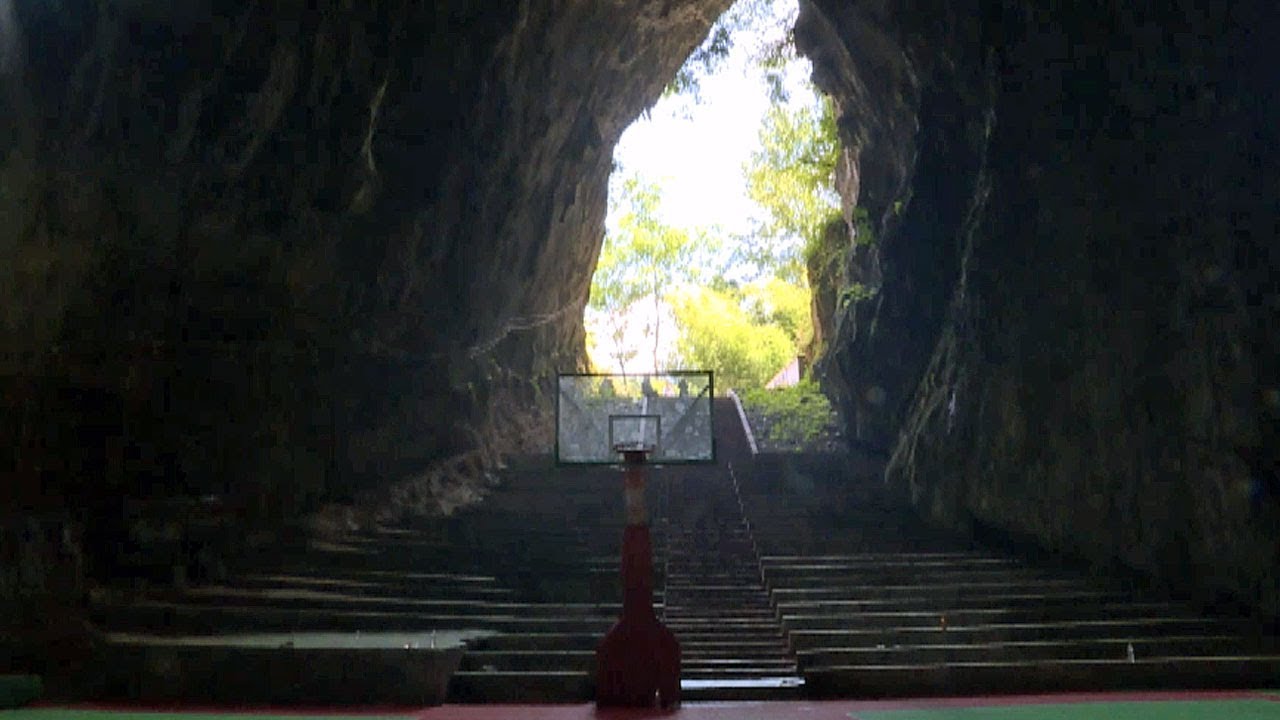 Баскетбол в пещере: уникальный спортзал в Китае