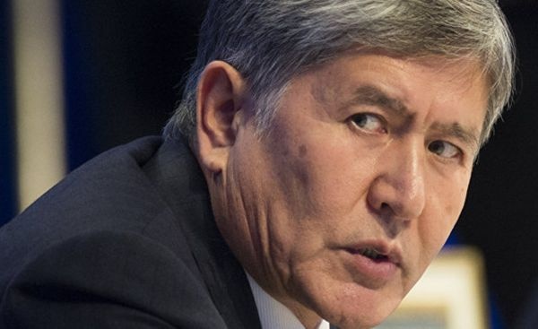 Свидетели публикуют видео штурма резиденции экс-президента Киргизии Алмазбека Атамбаева