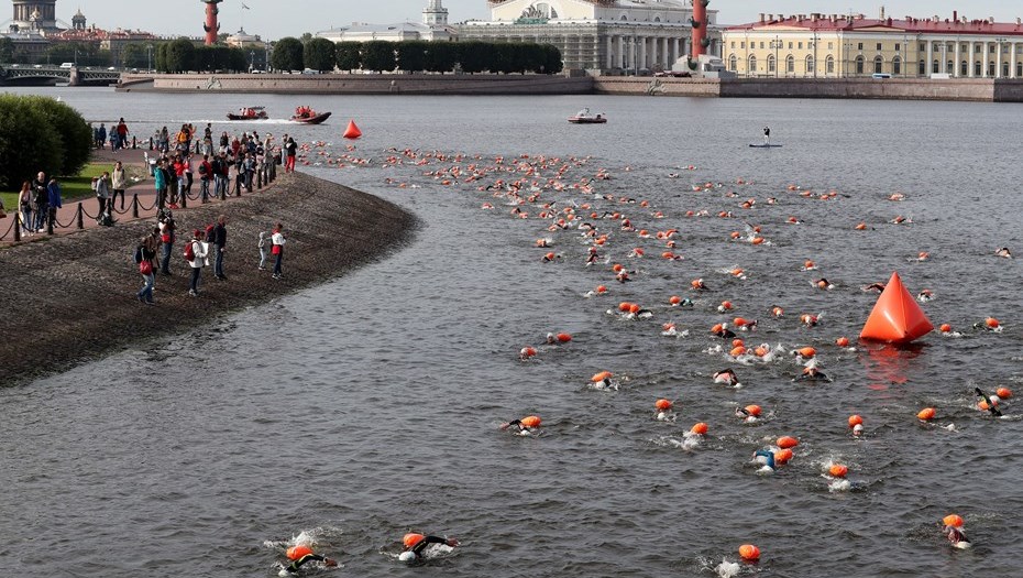 Тысяча пловцов со всего мира проплывет вокруг Петропавловской крепости