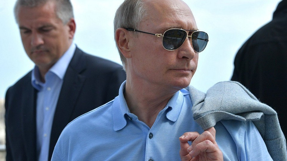 У императора все как обычно: В.Путина высмеяли за смелую выходку в Крыму
