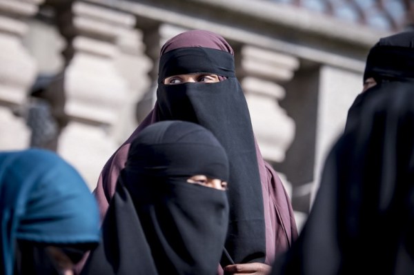 В Нидерландах запретили носить одежду, закрывающую лицо