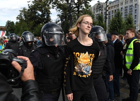 Практически тысячу человек задержали в столице РФ на 4-ой подряд акции протеста