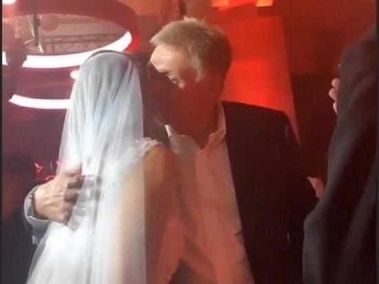 На Собчак пожаловались в прокуратуру из-за «богохульных» танцев на свадьбе