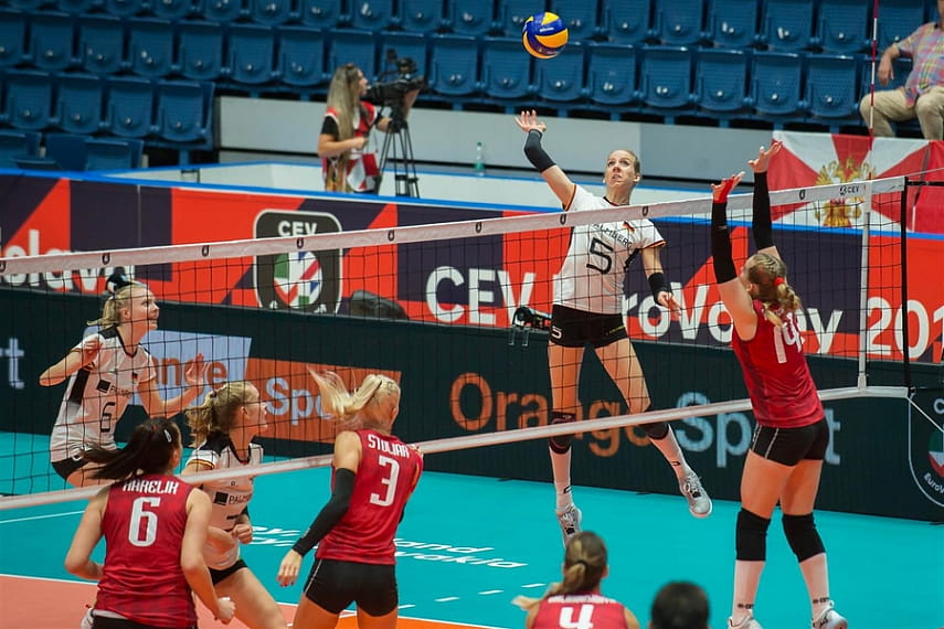 Русские волейболистки на чемпионате Европы проиграли немкам в 5-ти сетах