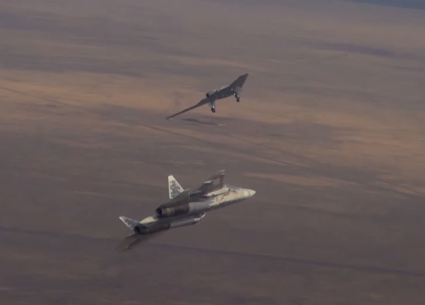Первый совместный полет БЛА «Охотник» с истребителем Су-57