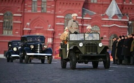 На Красной площади состоялся марш, посвященный годовщине парада 1941 года
