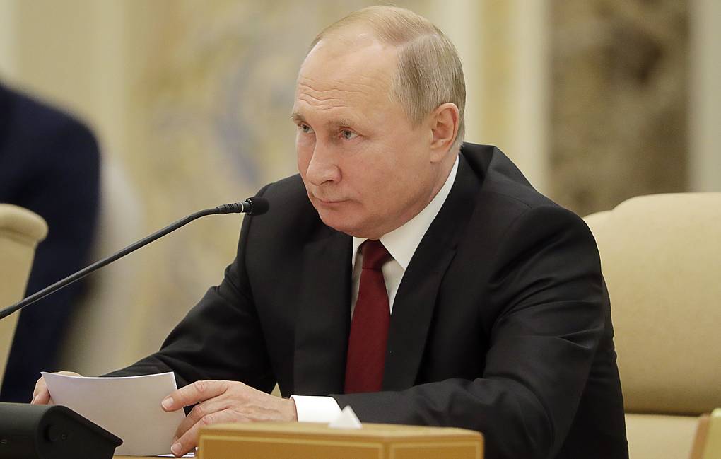 Путина в ОАЭ сопровождали машины с надписью ДПС