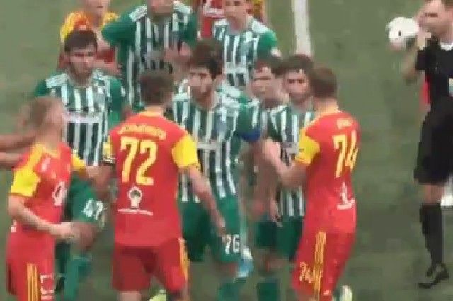 Видео потасовки футболистов «Ахмата» и «Арсенала» в Чечне появилось в глобальной сети