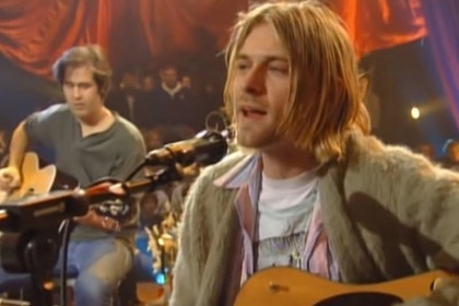 Кардиган Курта Кобейна с концерта MTV Unplugged продали за 4 тысячи