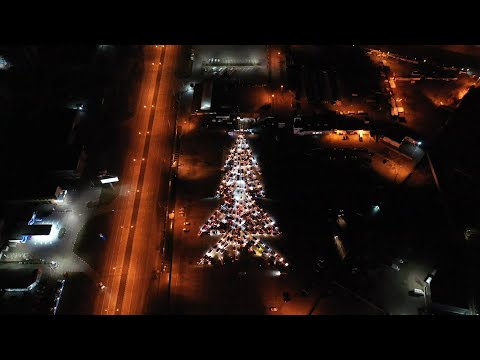 Новогодняя елка из машин в Ставрополе